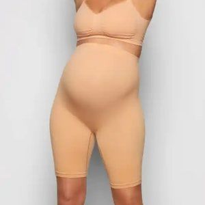 SKIMS | Maternity Sculpting Short Mid Thigh